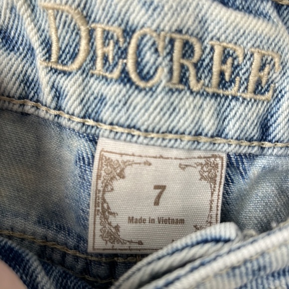 NWT Degree frayed denim shorts with studs SIZE 7 100% COTTON  RIGID - Picture 4 of 6